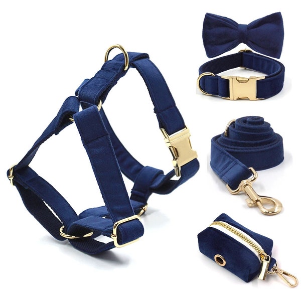 Ensemble de sac caca personnalisé en velours bleu marine avec collier harnais et laisse | Harnais et laisse pour chien personnalisés | Harnais pour collier de chien assorti