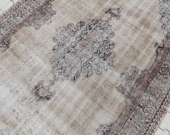 6x10 Vintage Turkish Rug: Beige & Red Wool-Cotton Blend