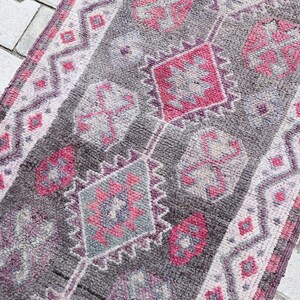 Tappeto da corridoio Herki in lana fatto a mano: tappeto da corridoio rosa e grigio (3x10)