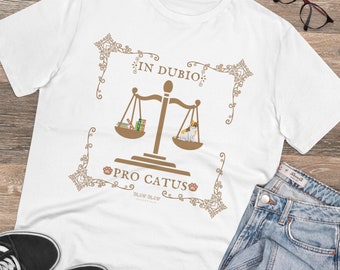 Law T-Shirt -When in doubt for the cat- gift for lawyers, law students, lawyer, judge, notary, law. BLAW BLAW - Essentials