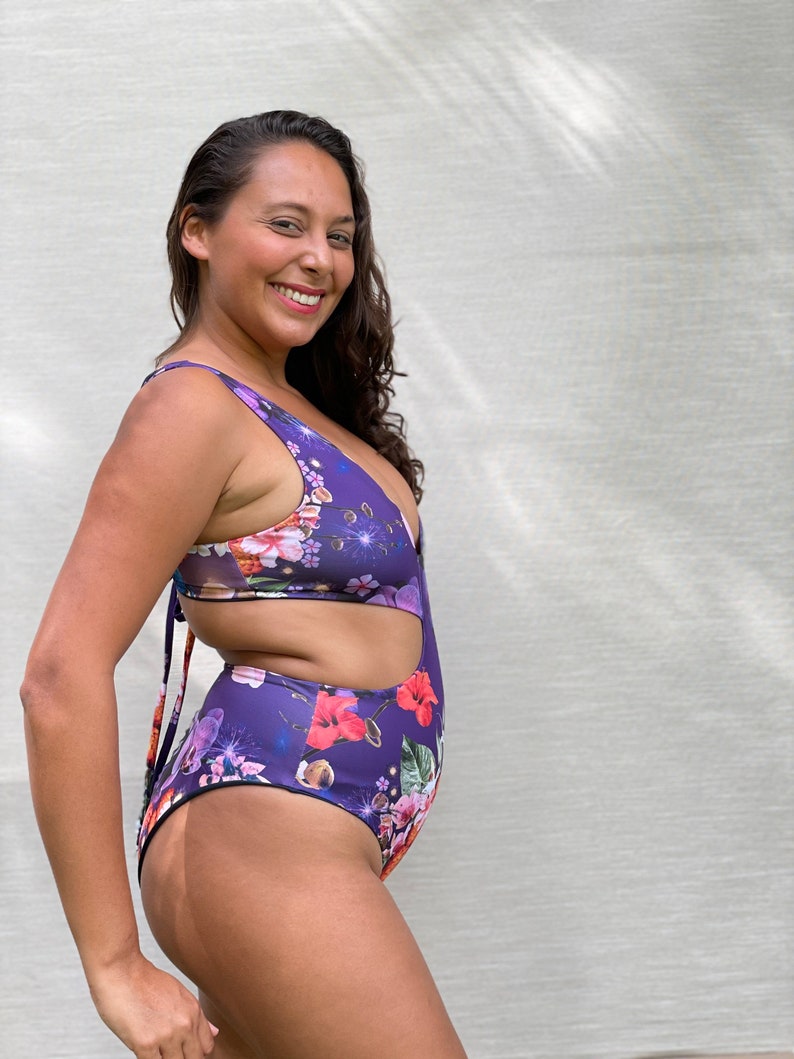 REVERSIBLE ecológico de una pieza, traje de baño activo, monokini floral, bikini de estampado vibrante, azul de una pieza. Azul marino de una pieza. imagen 6