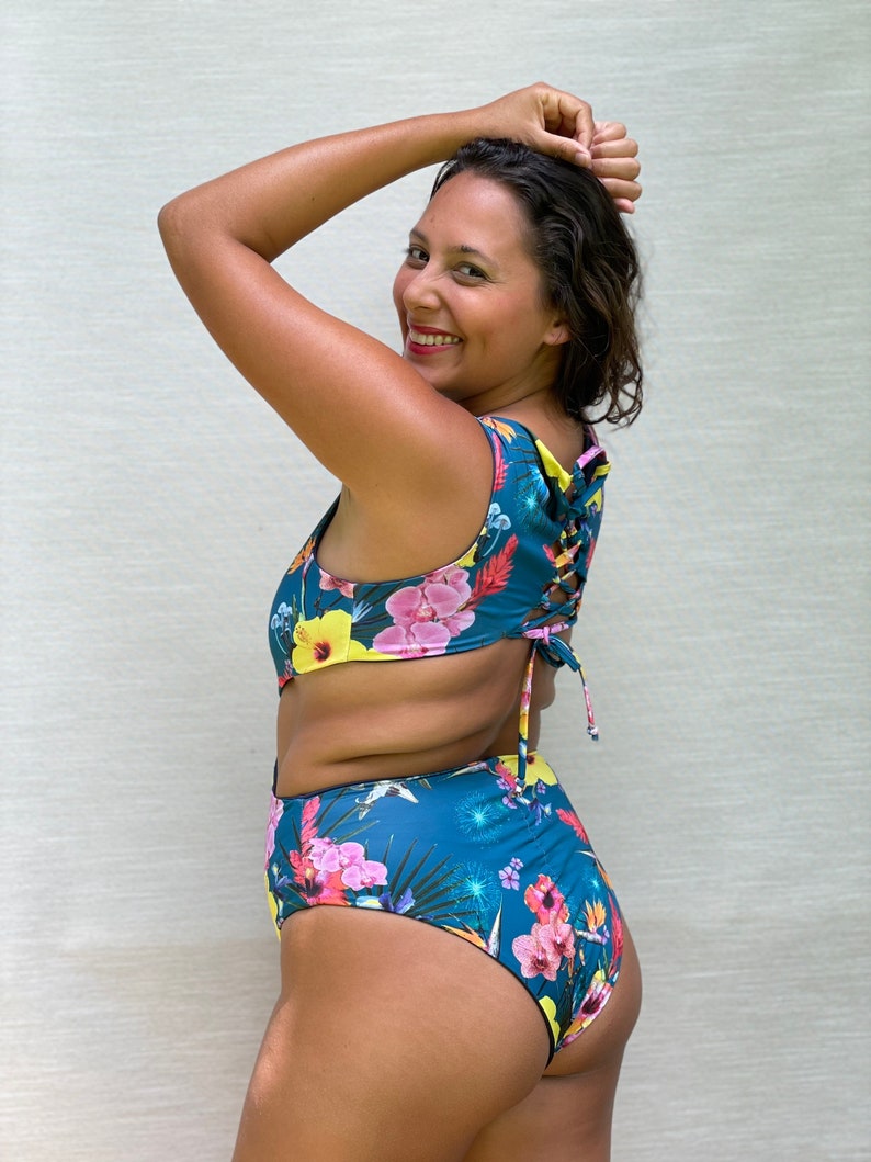 REVERSIBLE ecológico de una pieza, traje de baño activo, monokini floral, bikini de estampado vibrante, azul de una pieza. Azul marino de una pieza. imagen 3