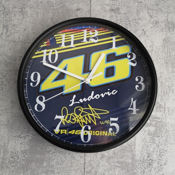 Horloge Solaire Horloge Décorative Valentino Rossi Sur Socle - Yamaha Horloge Solaire Horloge Décorative Valentino Rossi Sur Socle - Yamaha
