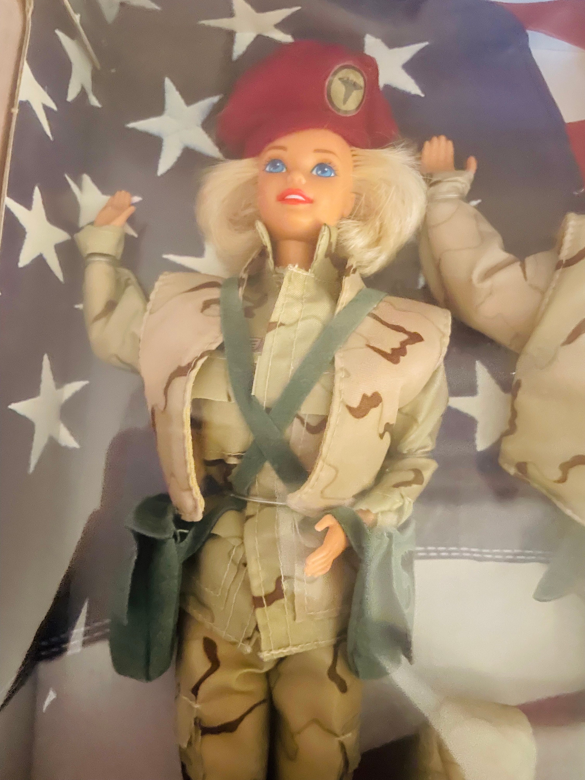 1992 Army 101st Airborne Barbie & Ken Deluxe Set #5626 Stars