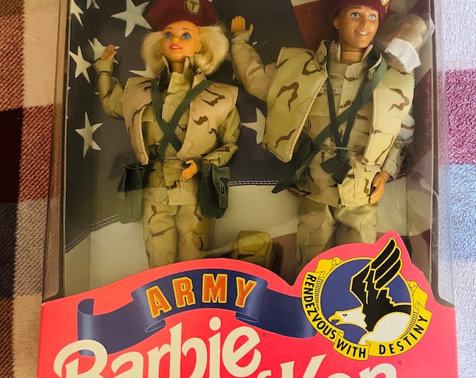 Barbie Deluxe Star 'N Stripes ARMY Barbie & Ken Deluxe Set Barbie Ken