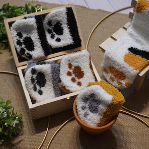 1 Pair Women’s Fashion Socks, Patterned Socks, Cat Paw Socks, Fuzzy Socks, Cute Socks, Stretchy Socks, Funny Socks, Crew Socks