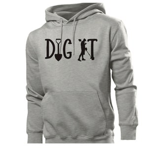 Op de afbeelding: Een lichtgrijze hoodie met een voorzak en een capuchon met trekkoord. De zwarte tekst en afbeelding op de voorkant luidt "DIG IT", met een schop die de "I" vervangt en een persoon met een metaaldetector die de "T" vervangt.
