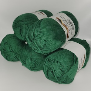 Beautiful Soft Merino Yarn Cascade 220 Superwash Merino Wool 5 in Green, Sweater Yarn, Blanket Yarn, Yarn for Gifts, Softest Wool Yarn