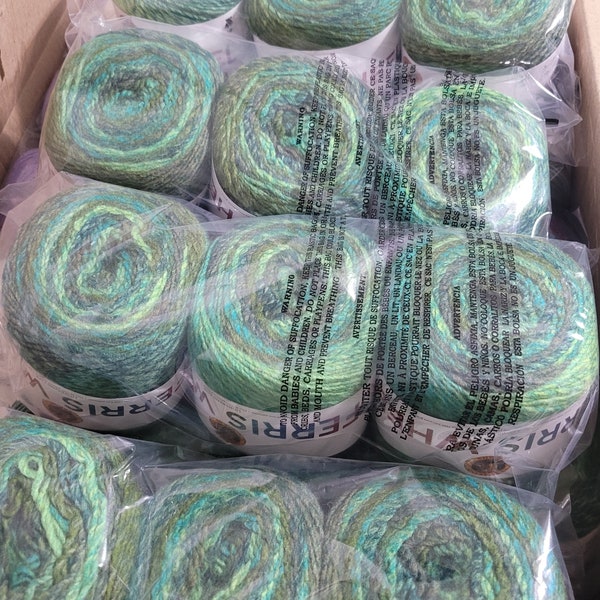 Green Yarn, 8 in Evergreen, Soft Beautiful Yarn, Blanket Yarn, Yarn for Cosplay, Ferris Wheel, Yarn for Shawls, Yarn for Amigurumi, Toy Yarn