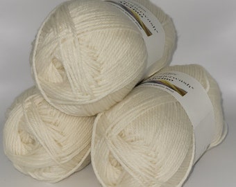 Cascade 220 Superwash Merino, Cream Yarn, Soft wool yarn