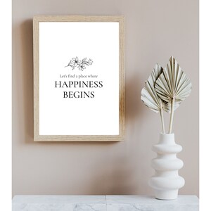 Puede incluir: Una impresi&oacute;n enmarcada con una ilustraci&oacute;n floral en blanco y negro y el texto "Let's find a place where HAPPINESS BEGINS".