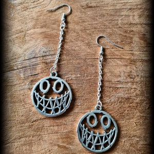 Long face earrings horror, barbed wire, smile, halloween, smiley creepy