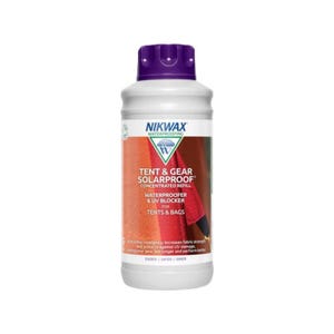 Peut inclure: Une bouteille blanche avec un bouchon violet portant l'inscription "Nikwax Waterproofing Tent & Gear Solarproof Concentrated Refill Waterproofer & UV Blocker for Tents & Bags".