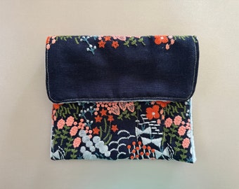 Embroidered Magnetic Envelope Pen Sleeve with 5 Pen Dividers