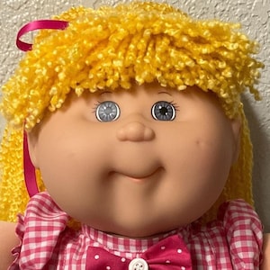 Vintage Cabbage Patch Kind Mädchen spielen entlang PA-2 Gold Haar graue Augen 2004 Sammlerstücke Geschenke für Mädchen Tochter Schwester Mom Freund Tante Frau