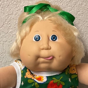 Vintage Cabbage Patch Kid Girl Blonde Cornsilk Single Pony Blaue Augen Tongue Out HM # 11 1986 Sammler Puppe Sammlerstücke Geschenke für Mädchen Mutter