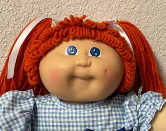 Vintage Cabbage Patch Kid Girl Rote Haare Blaue Augen Kopfform #3 1985 OK Factory Collectibles Sammlerpuppe Geschenke für Mädchen, Mütter, Absolventen, Kinder