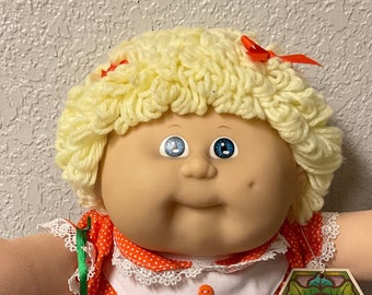 Vintage Cabbage Patch Kid Girl Lemon Hair Blue Eyes KT Factory Head Mold #8 1986 Sammlerpuppe Sammlerstücke Geschenke für Mama Mädchen Kinder Absolventen