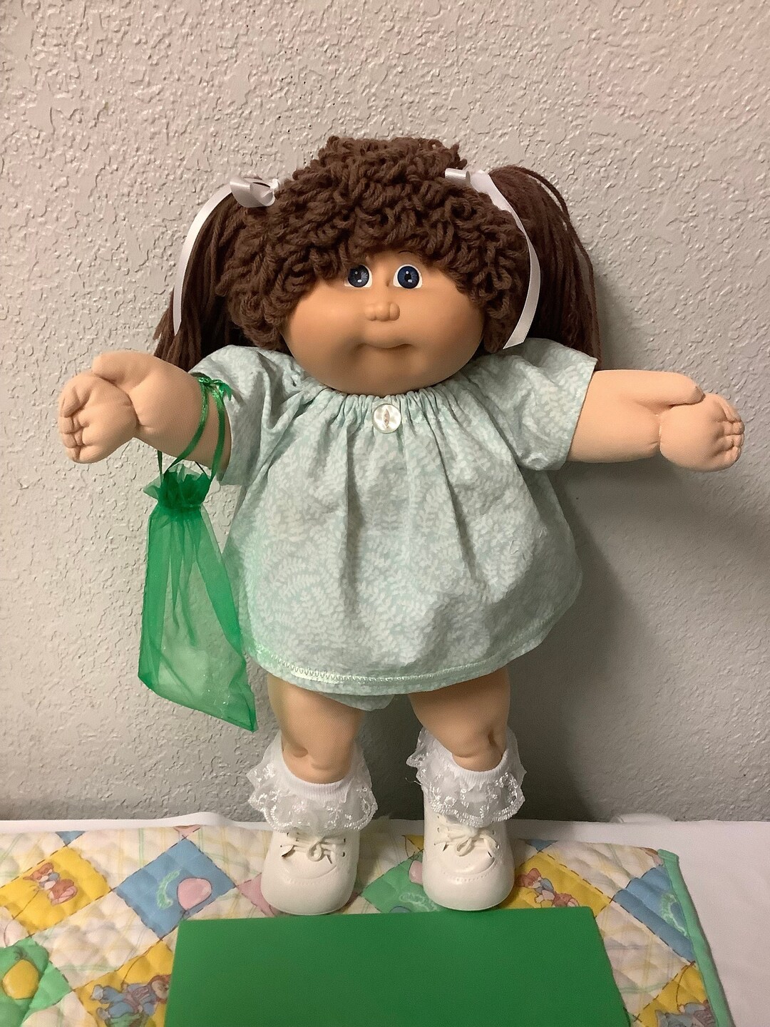 Vintage Cabbage Patch Kid Girl Brown Poodle Hair HTF Violet Eyes Head Vintage Cabbage Patch Kid Girl Brown Poodle Hair HTF Violet Eyes Head