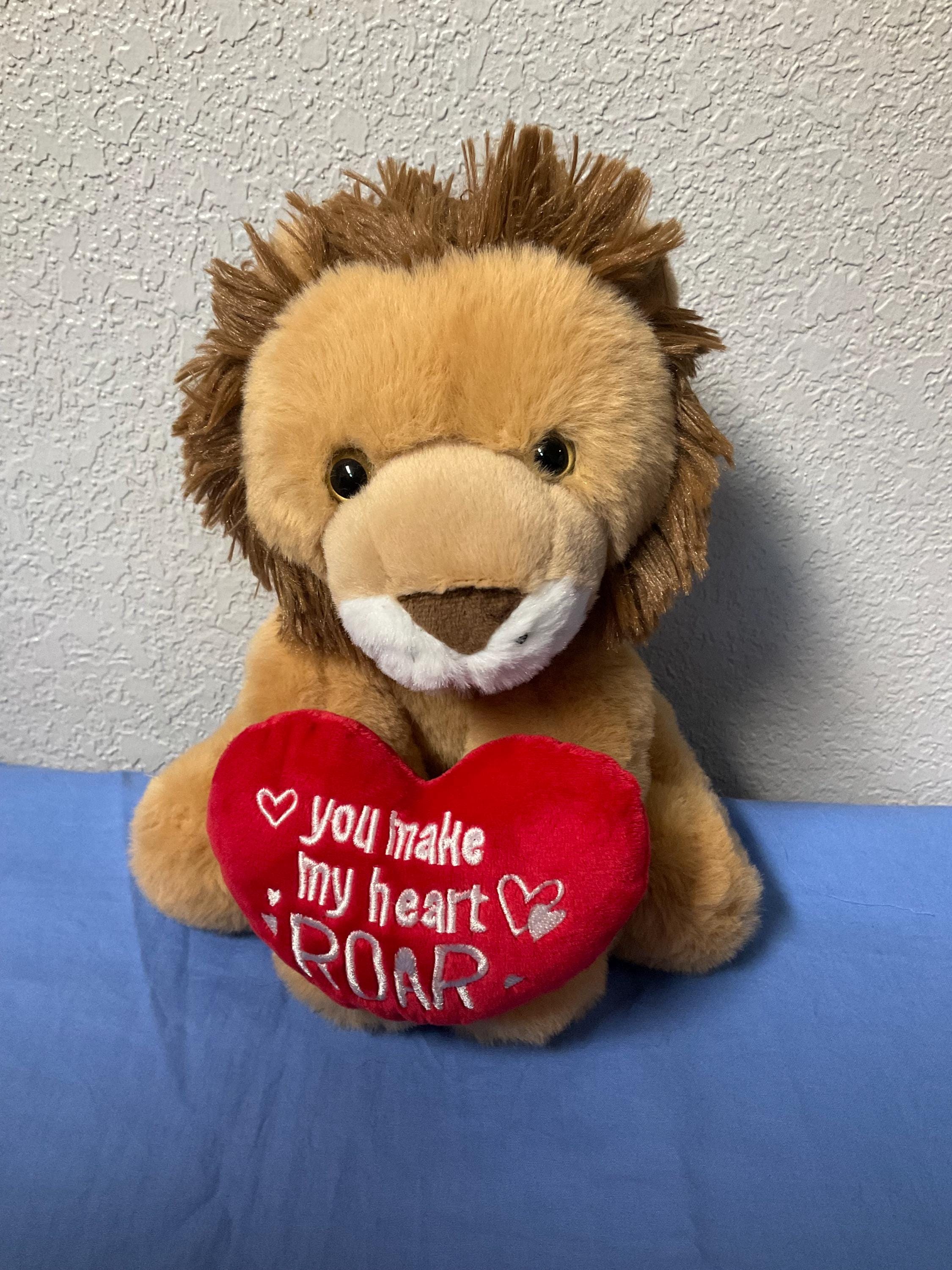 8*ん様 LION HEART Burton + Burton Plush Lion Holding A Hear That Says “you Make My