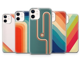 Pode incluir: Cinco capas para iPhone diferentes com um design retro dos anos 70. As capas apresentam uma variedade de padrões geométricos coloridos, incluindo listras, ondas e formas abstratas.