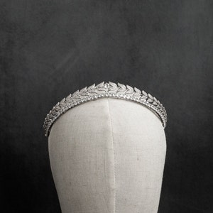 Luxueux diadème de mariée couronne de laurier | Zircon naturel et plaqué or blanc 24 carats | Bandeau de mariage élégant | Cadeau de mariée exquis