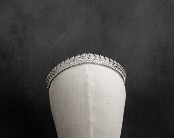 Lujosa tiara nupcial de corona de laurel / circón natural y chapado en oro blanco de 24 quilates / elegante tocado de boda / exquisito regalo nupcial