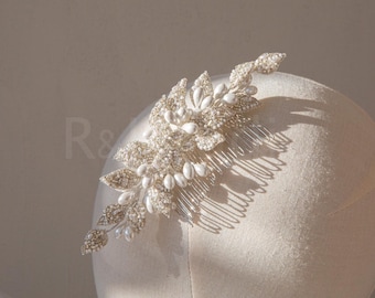Floral Pearl Bridal Hair Comb, Crystal Flower Wedding Hair Piece for Updo, Silver Bridal Headpiece, Bridesmaid Hair Comb