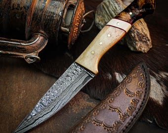 Cuchillo de caza de Damasco hecho a mano, mango de hueso y madera.