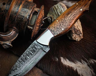 Cuchillo de caza de Damasco hecho a mano, mango de hueso y madera.