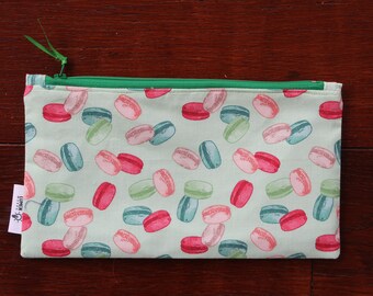 Green macarons pencil case