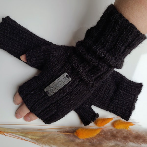 Armstulpen. Pulswärmer. Handwärmer. Strickstulpen. Touchscreen Handschuh. Alpakawolle. Herbst. Schwarz. Handgestrickt.