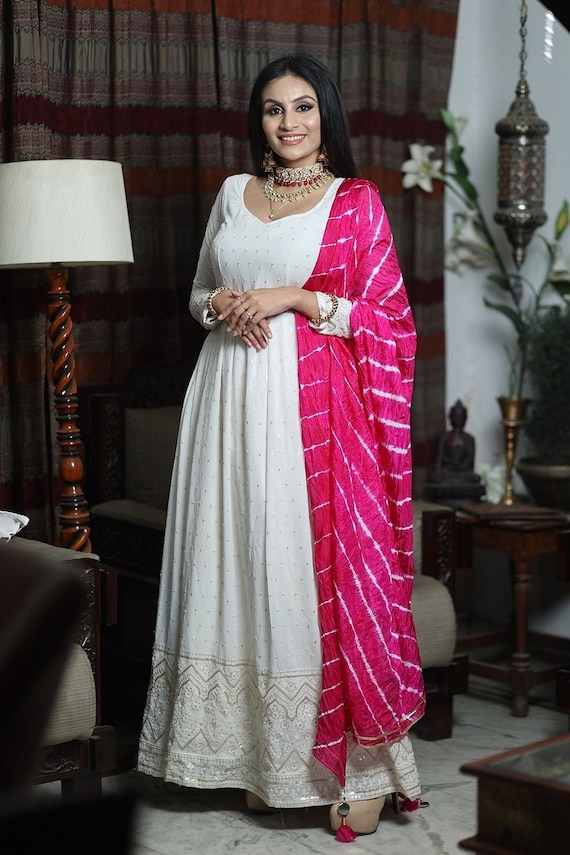 Gown with bandhani best sale dupatta