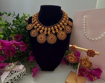 Temple Indian jewelry in Antique/Matte Gold Tone with matching Earrings