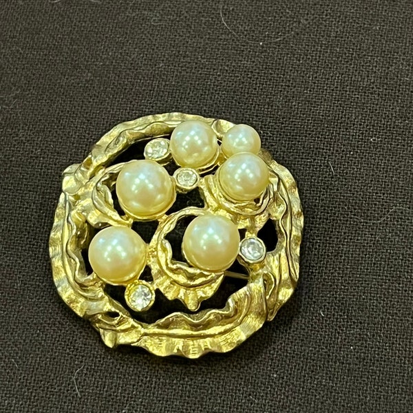 Vintage Richelieu gold, pearl and rhinestone brooch