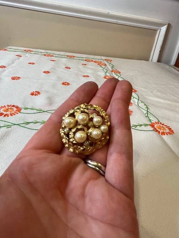 Vintage Richelieu gold, pearl and rhinestone broo… - image 2