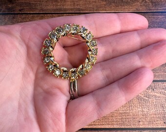 vintage Gerry's rhinestone circle brooch - stunning design - full of sparkle