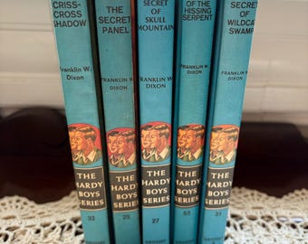 Set of five vintage Hardy Boys titles - very good condition- Secret Panel. Criss-Cross Shadow - Skull Mountain - Hissing Serpent