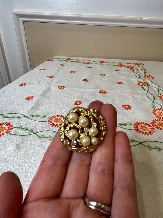 Vintage Richelieu gold, pearl and rhinestone broo… - image 5