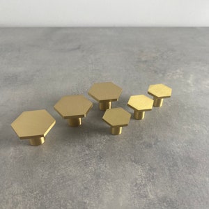 Solid Brass Hexagon Cabinet Knobs | Minimalist Luxury Drawer Pulls | UK bild 2