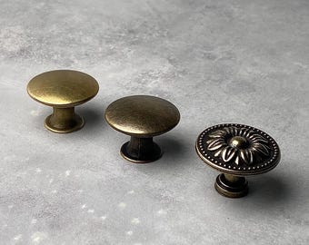 Antique Brass Knobs | 30mm Vintage Shaker Pulls | Retro Cabinet, Drawer, Wardrobe Handles | UK