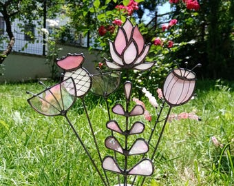 Stained Glass Wildflower Bouquet Suncatcher: Iridescent Table Decor