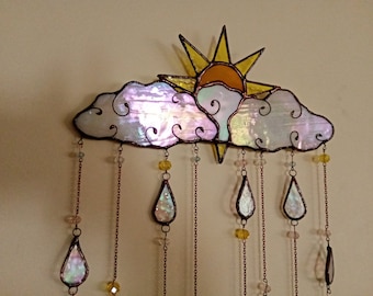 Acchiappasole in vetro colorato con nuvole di sole e gocce di pioggia, appeso in vetro colorato con nuvole di sole e gocce di pioggia, decorazione da parete per finestre con nuvole di sole e gocce di pioggia