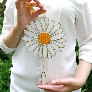 Stained Glass Daisy, Daisy Flower Suncatcher, White and Yellow Daisy Window Wall Hanging, Flower Ornament Accessory, Garden Home Decor