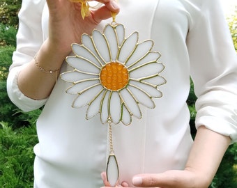 Margherita in vetro colorato, acchiappasole con margherite, decorazione da parete per finestra con margherite bianche e gialle, accessorio decorativo floreale, decorazione da giardino per la casa