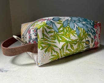 Floral boxy pouch