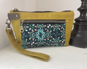 Devon pouch wristlet