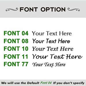 Op de afbeelding: Een witte achtergrond met groene tekst die verschillende lettertypen voor tekst opsomt. De tekst luidt bovenaan "FONT OPTION" en somt vervolgens "FONT 04", "FONT 08", "FONT 10", "FONT 11" en "FONT 77" op met de tekst "Your Text Here" in een andere lettertype stijl voor elke optie. De tekst onderaan luidt "We will use the Default Font 04 If you don't specify".