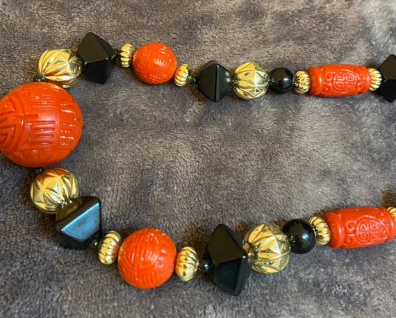 Vintage plastic bead necklace - image 3