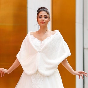 Faux Fur Shawl, Wedding Stole, Short Sleeves Bridal Shrug, Bridal Fur Jacket, Wedding Dress Fur Capelet
